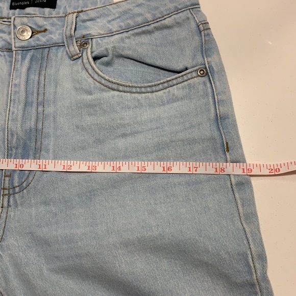 Light wash mom jeans - Picture 8 of 8